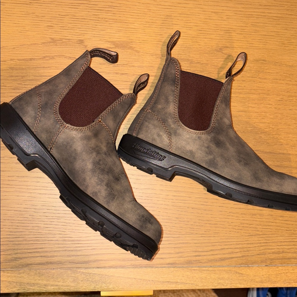 Blundstone Women’s Classics 585 Chelsea boots in Rustic Brown, 8